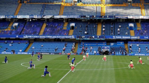 "لن أركع".. لاعب تشيلسي يمتنع عن طقوس ضد العنصرية ولوكاكو يتضامن معه