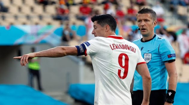 هل يوافق برشلونة على طلب بايرن ميونخ الغريب لضم ليفاندوفيسكي؟