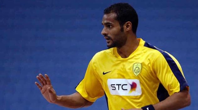 فيديو| بطاقة حمراء.. حكم سعودي يطرد بدر المطوع في الكويت