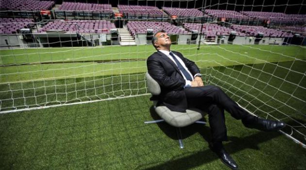 "لماذا لم يطرد أبقار برشلونة المقدسة للحفاظ على ميسي؟".. لابورتا يجيب