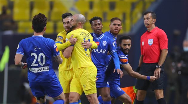  بيتروس "يودع" النصر قريبا.. ونجم الهلال بديله!