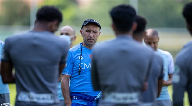 "ليس خيسوس".. خطوة رسمية تقرب الهلال من هذا المدرب المفاجئ !