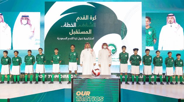 نجم الأخضر "يبكي" من الحسرة بعد الفوز على الصين.. ووزير الرياضة يرد