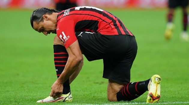 بإصابة جديدة.. إبراهيموفيتش يغيب عن مواجهة أتلتيكو بدوري الأبطال
