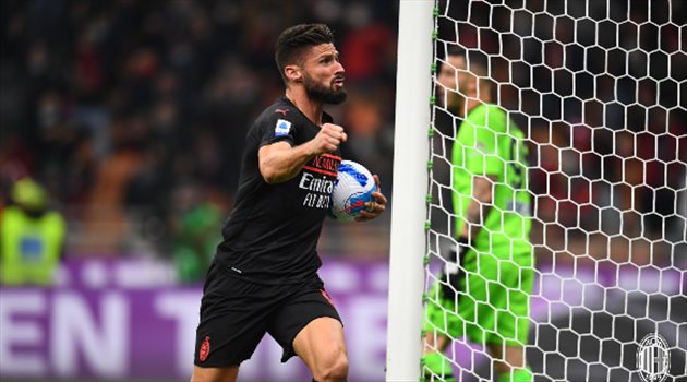 ميلان يقلب الطاولة على فيرونا ويفوز بثلاثية في الدوري الإيطالي