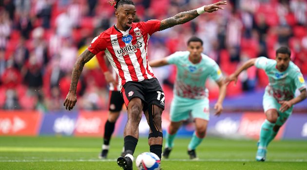 نجم برينتفورد يعتذر بعد سب النادي علنيا في دبي