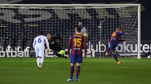 رقم سلبي غريب.. سذاجة دفاعية تحبط برشلونة في الدوري الإسباني