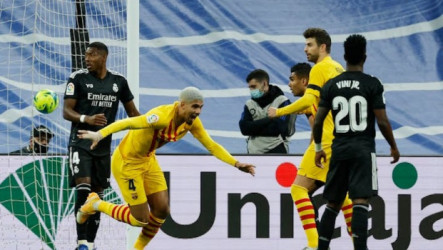 رسميا.. برشلونة يجدد عقد الصخرة أراوخو حتى 2026