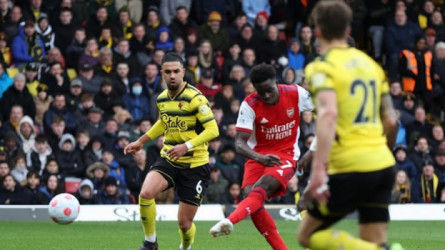 أرسنال يقهر واتفورد بثلاثية ويشعل الصراع على بطاقة دوري الأبطال