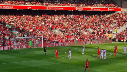 مواجهة الأساطير| جيرارد يسجل لليفربول وريفالدو يقود برشلونة للفوز