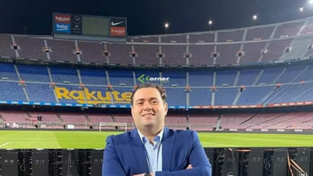 أشرف بن عياد عن النصر: عالمي.. الكل يردد اسمه في برشلونة!