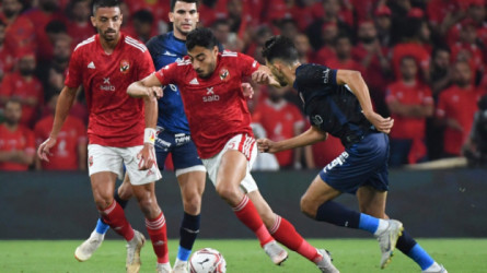 أكرم توفيق - الأهلي والزمالك الأهلي يصعق الزمالك بثنائية ويتوج بكأس السوبر المصري