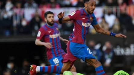 تشافي يجد ضالته في أوباميانج.. أرقام مثيرة من ثلاثية المستايا