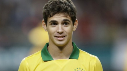 تصرف يصدم الهلال .. نجم البرازيل يعرض نفسه على برشلونة