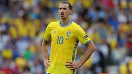 إبراهيموفيتش ينضم لمحمد صلاح.. نجوم لن نراها في كأس العالم 