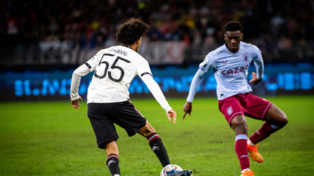 مانشستر يونايتد يسقط في فخ التعادل وديا أمام أستون فيلا