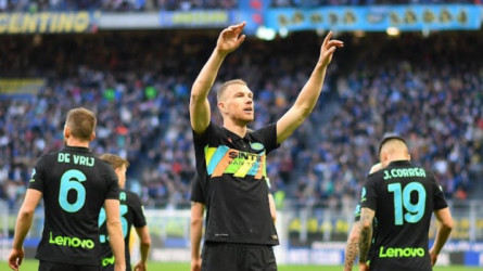 إنتر يطارد ميلان بانتصار سهل على هيلاس فيرونا في الدوري الإيطالي