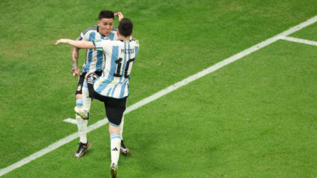 إنزو فيرنانديز يعتذر لنجوم تشيلسي عن الإهانات العنصرية 