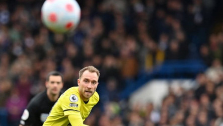 لدغة إيركسين تحقق إنجاز تاريخي أمام تشيلسي.. الدنماركي يتنفس