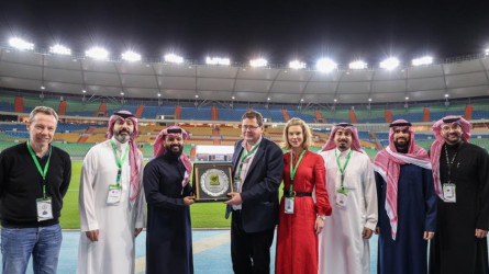 بطريق غير مباشر.. نيوكاسل يحل كارثة في برشلونة