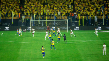 جدل في الشارع السعودي.. هل استحق نجم النصر الحمراء أمام الاتحاد