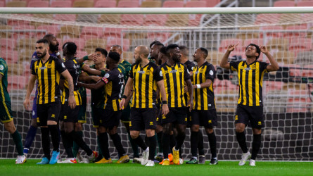 رينارد يضم نجم الاتحاد لمعركة حسم التأهل إلى كأس العالم