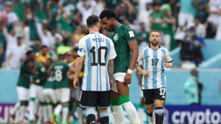 السخرية من ميسي سبب توديع كأس العالم.. أسطورة السعودية يفجرها