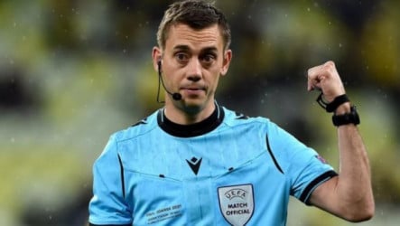  صافرة فرنسية تقود الكلاسيكو.. الكشف عن أقرب المرشحين لقيادة مباراة الهلال والاتحاد