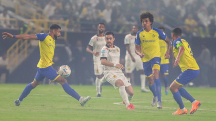 صورة| طرد نجم النصر أمام الاتحاد.. ورد فعل مفاجئ من حمد الله