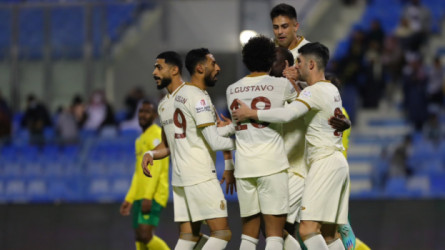 النصر يحتفل برونالدو.. ويتصدر برأسية أبو بكر الغاضب في الخليج