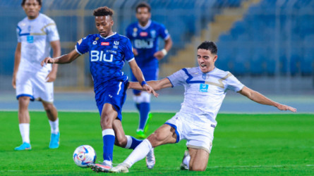 بالأسماء| تعرف على الطاقم التحكيمي لمباراة الهلال والتعاون