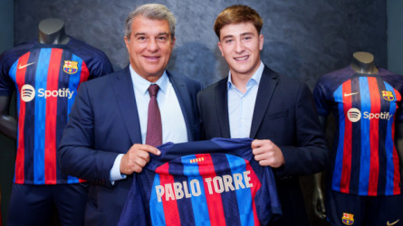 رسميا.. برشلونة يعلن تعاقده مع أولى صفقاته الصيفية 