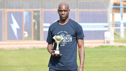 الذهب لا يصدأ.. هدف خرافي من بالوتيلي سيزار ورابونا بكرة واحدة