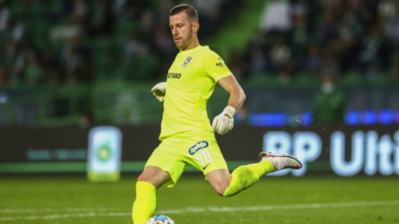 5 أسباب حسمت صفقة الاتفاق مع حارس عجوز