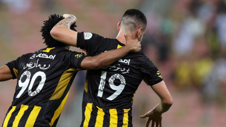 نجم الاتحاد يلمح بالرحيل إلى البرازيل.. تصريحات نارية