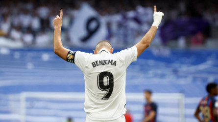 صورة| أخيرا.. بنزيما يعالج الإصبع المكسور بعد 3 سنوات