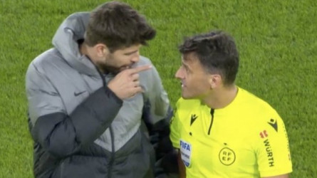 الوداع بطرد.. ماذا قال بيكيه لحكم لقاء برشلونة وأوساسونا؟