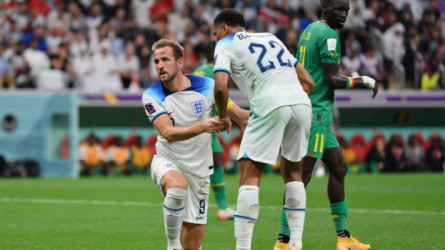 نجم إنجلترا يتحدى فرنسا.. ويؤكد: مبابي من أفضل 3 في العالم