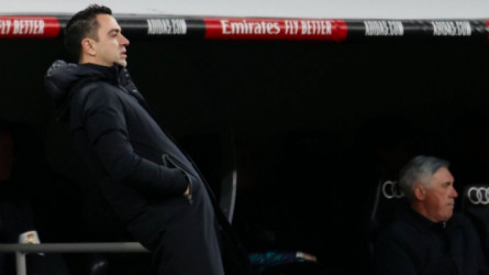 بعقد خيالي.. بايرن ميونيخ يزاحم برشلونة على موهبة أياكس المغربية