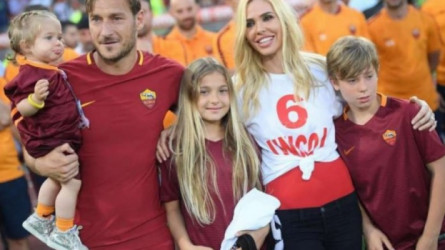 اختار الفراق بعد 20 عامًا.. توتي ملك روما ينفصل عن ملكته