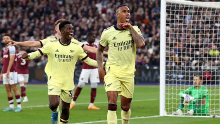 أرسنال يطارد المركز الرابع بانتصار على وست هام بالدوري الإنجليزي