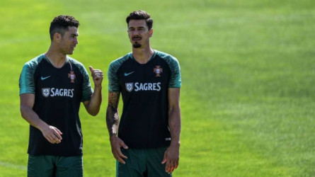  مدافع البرتغال يثير الجدل حول مستقبل رونالدو في كأس العالم
