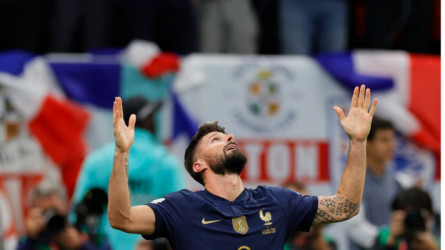 كأس العالم 2022| جيرو يكشف كواليس عبور إنجلترا