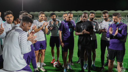 بالدموع.. هوساوي يودع الأهلي قبل الرحيل إلى التعاون