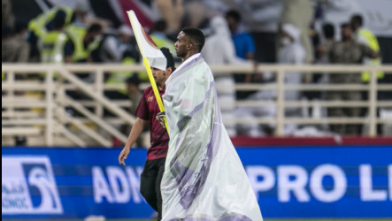 خناقة شوارع إماراتية.. الفوضى بدأت بـاحتفالية الدوسري ضد النصر