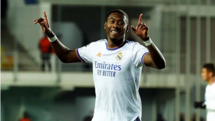 دافيد ألابا 15 شهرا من الغياب.. أول رد فعل لنجم ريال مدريد بعد عودته للملاعب