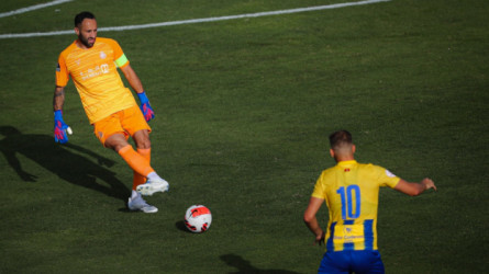 واقعة غريبة.. طرد أوسبينا والنصر يستكمل ودية الرائد بـ11 لاعبا!