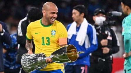 بعد رحلة بارسا.. المونديال يجبر داني ألفيش للانضمام إلى ناد مغمور