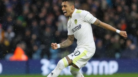 منافس شرس.. برشلونة في معركة ضد عملاق إنجلترا من أجل رافينيا