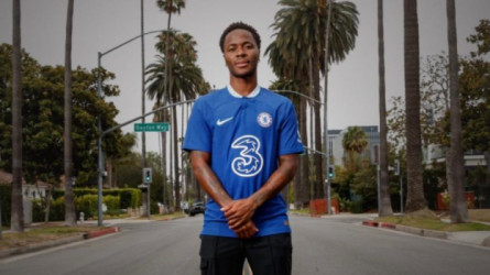 جوارديولا أضاع وقتي.. ستيرلينج يكشف أسباب الرحيل إلى تشيلسي